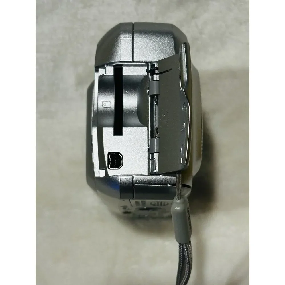Kodak EasyShare C300 3.2MP Compact Digital Camera Silver Tested and Works Travel